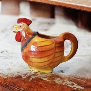 Vintage Shawnee Chanticleer Rooster Pitcher w/Gold‎